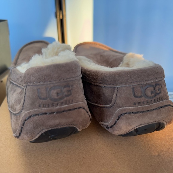 UGG slippers - Picture 3 of 4